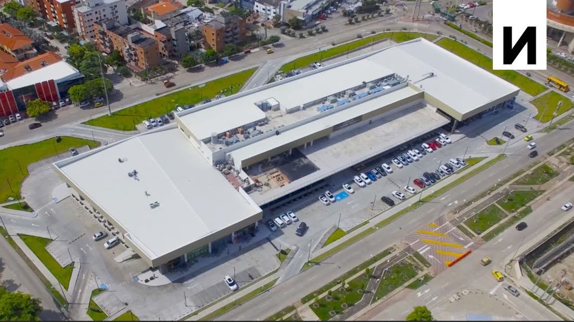 Recorrido aéreo con drone del centro comercial Plaza del Parque, Barranquilla